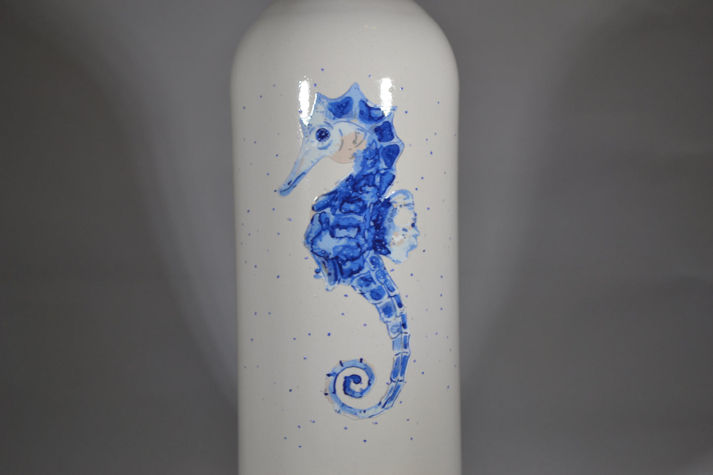 Delft Blue Oil Dispenser 'Seahorse' Large