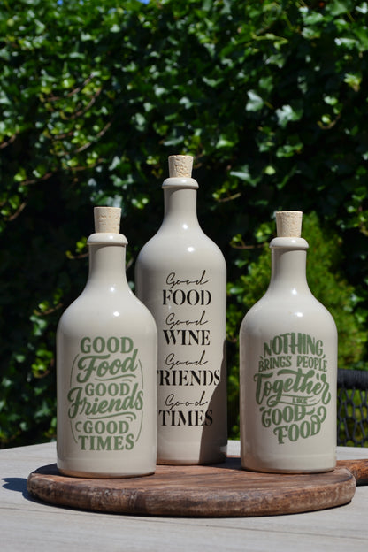 Oliedispenser 'Good Food, Good Wine, Good Friends'